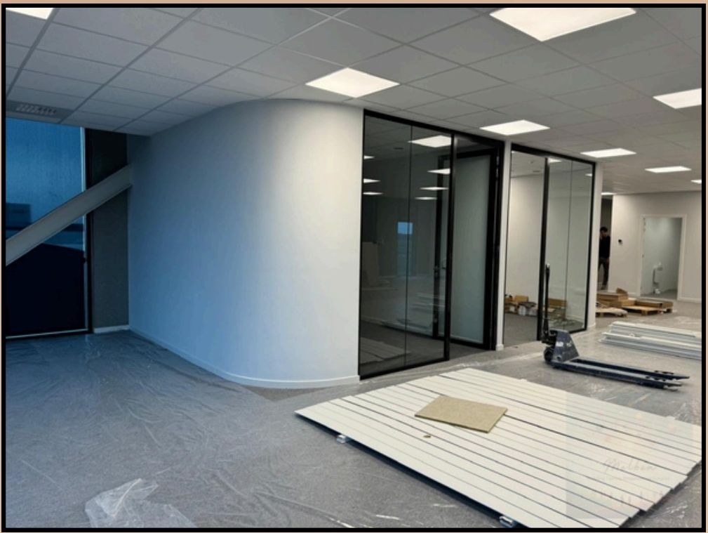 Office fit-out with curved partition, Belgium